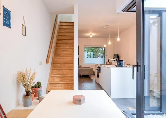 Stylishly Furnished Private Home In A Vibrant Area