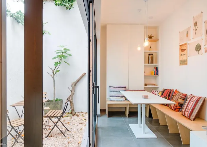 Stylishly Furnished Private Home In A Vibrant Area