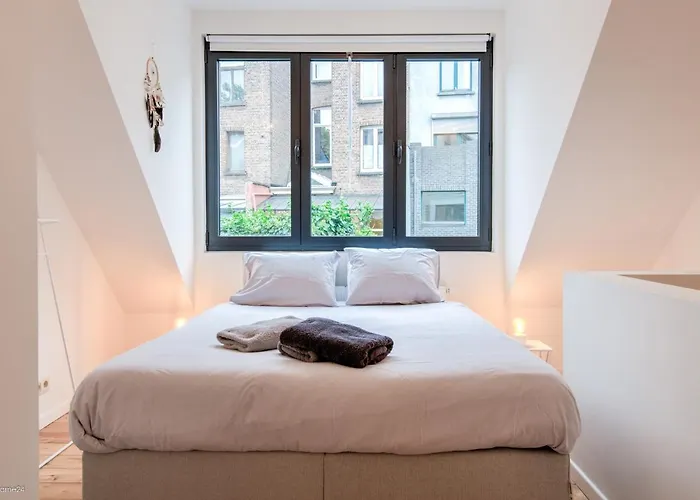 Stylishly Furnished Private Home In A Vibrant Area